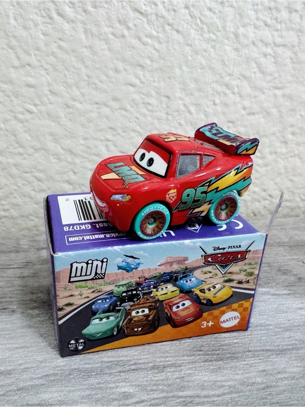 Disney Pixar Cars Mini Racers Series 3 Race to Celebrate Lightning McQueen New